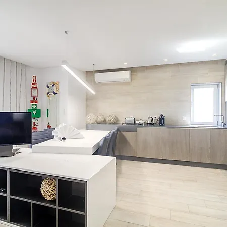 De Luxo A 20 M Da - Ace Algarve * Armação de Pêra