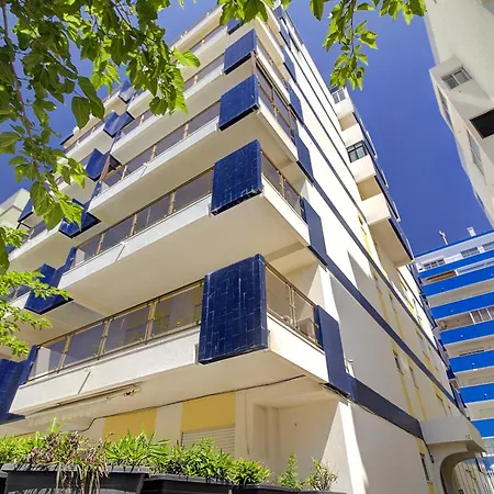 De Luxo A 20 M Da - Ace Algarve * Armação de Pêra