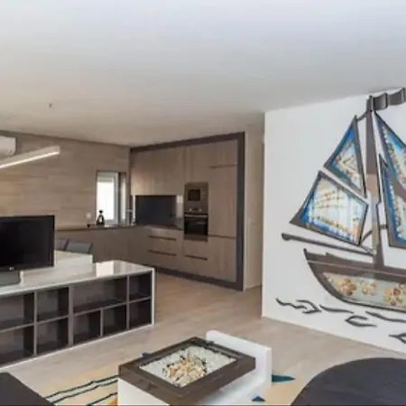 De Luxo A 20 M Da - Ace Algarve * Armação de Pêra