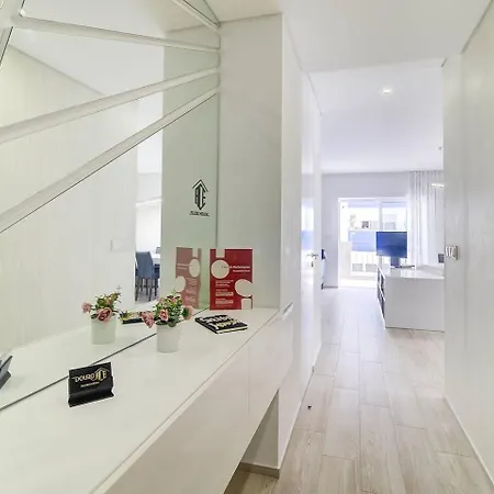 De Luxo A 20 M Da - Ace Algarve Apartamento Armação de Pêra