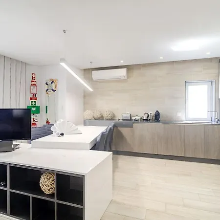 De Luxo A 20 M Da - Ace Algarve * Armação de Pêra