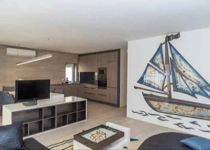 De Luxo A 20 M Da - Ace Algarve * Armação de Pêra